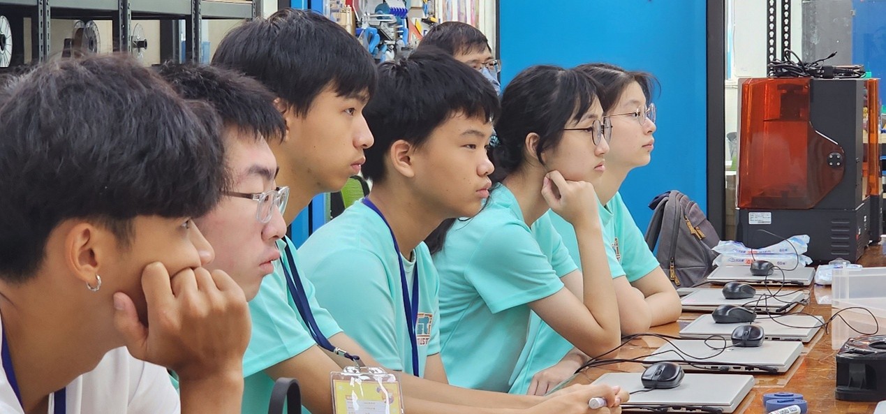 黃欣萍3D列印教學_助教與學生